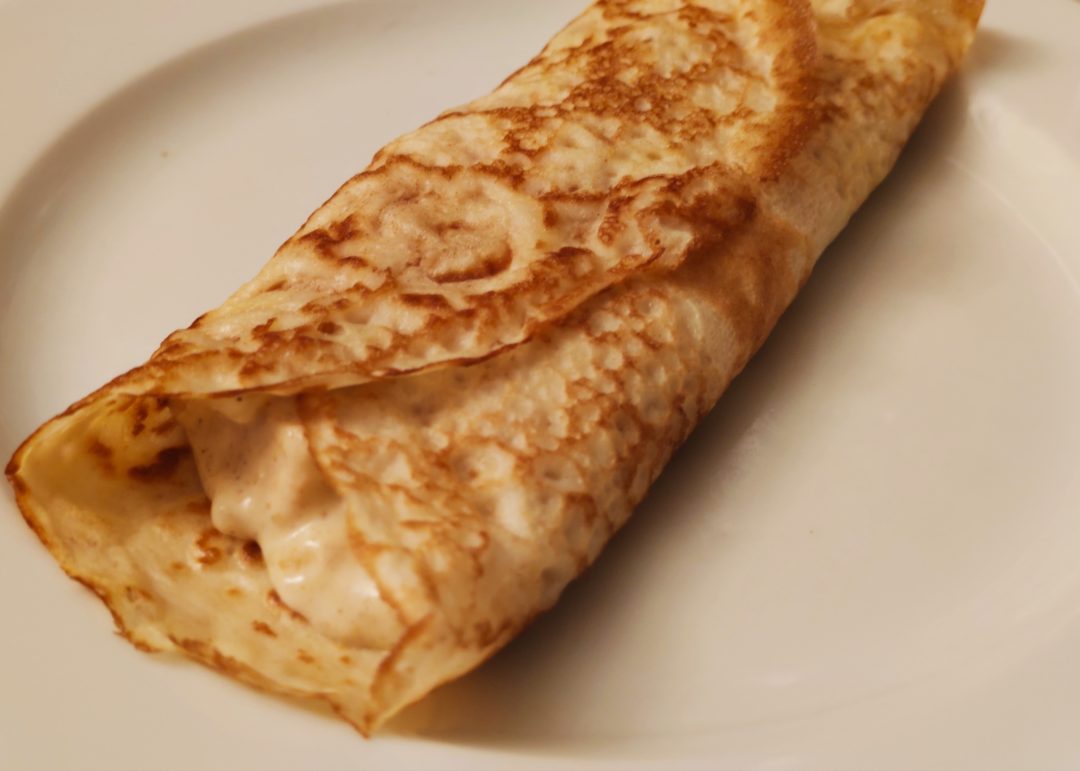 Crêpes de pollo con bechamel de curry