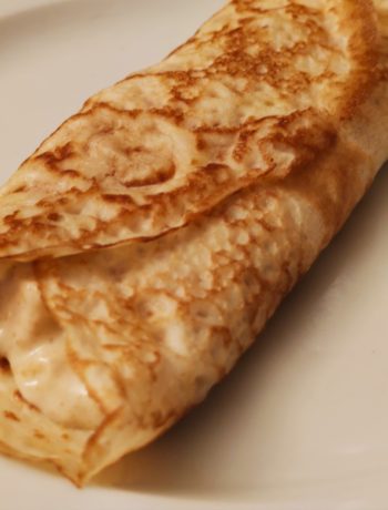 Crêpes de pollo con bechamel de curry